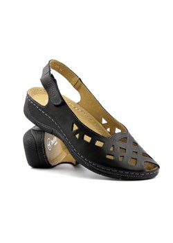 Skórzane sandały damskie z wycięciami - Helios Komfort 4027, czarne 2 ze sklepu ulubioneobuwie w kategorii Sandały damskie - zdjęcie 141890133