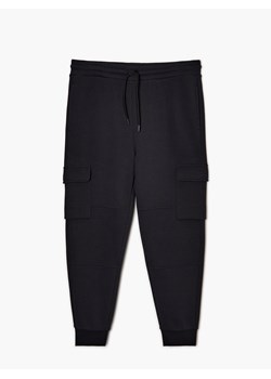 Cropp - Czarne joggery dresowe z kieszeniami cargo - czarny ze sklepu Cropp w kategorii Spodnie męskie - zdjęcie 141918710