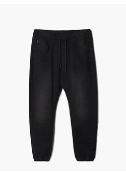 Cropp - Czarne jeansowe joggery z efektem sprania - czarny ze sklepu Cropp w kategorii Spodnie męskie - zdjęcie 141934110