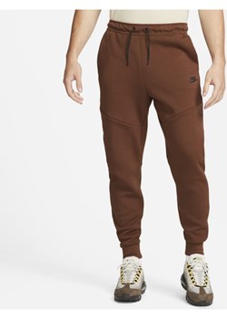 Joggery męskie Nike Sportswear Tech Fleece - Brązowy ze sklepu Nike poland w kategorii Spodnie męskie - zdjęcie 142060802