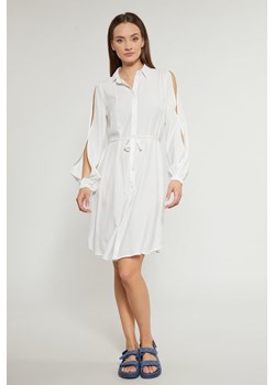 Biała szmizjerka z rozcięciem na rękawach ze sklepu MONNARI w kategorii Sukienki - zdjęcie 142070181