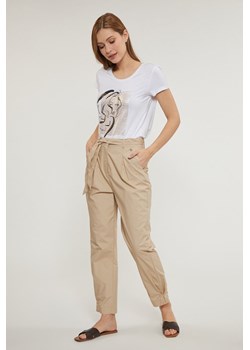 Materiałowe spodnie z paskiem ze sklepu MONNARI w kategorii Spodnie damskie - zdjęcie 142082490