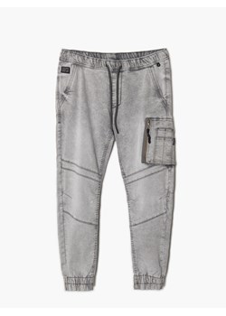 Cropp - Szare jeansowe joggery cargo - jasny szary ze sklepu Cropp w kategorii Jeansy męskie - zdjęcie 142162714