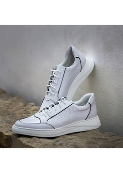 Białe sneakersy WALTER ze sklepu Domenoshoes w kategorii Trampki męskie - zdjęcie 142501684