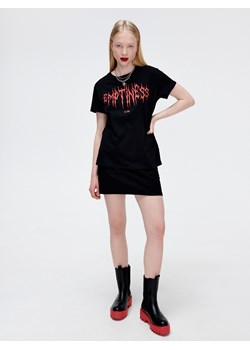 Cropp - Czarna koszulka oversize z nadrukiem - czarny ze sklepu Cropp w kategorii Bluzki damskie - zdjęcie 142905182