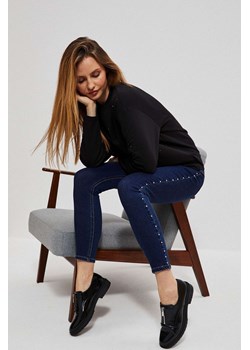 Jeansy typu rurki z dżetami ze sklepu Moodo.pl w kategorii Jeansy damskie - zdjęcie 142907400