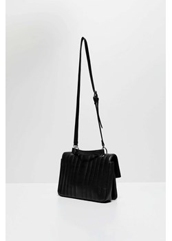 Pikowana torebka na ramię czarna ze sklepu Moodo.pl w kategorii Listonoszki - zdjęcie 143223301