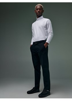 Sinsay - Spodnie chino z paskiem - Czarny ze sklepu Sinsay w kategorii Spodnie męskie - zdjęcie 143592902