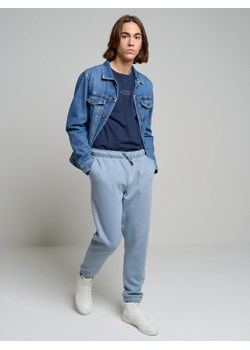 Spodnie dresowe męskie z bawełny organicznej niebieskie William 400 ze sklepu Big Star w kategorii Spodnie męskie - zdjęcie 143648101