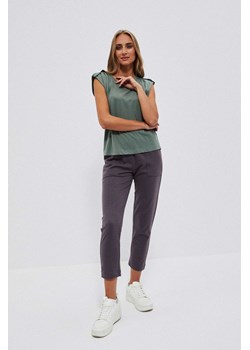 Gładkie spodnie dresowe z kieszonkami ze sklepu Moodo.pl w kategorii Spodnie damskie - zdjęcie 143699410