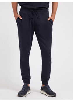 Męskie spodnie dresowe GUESS ALDWIN LONG PANT ze sklepu Sportstylestory.com w kategorii Spodnie męskie - zdjęcie 143798643