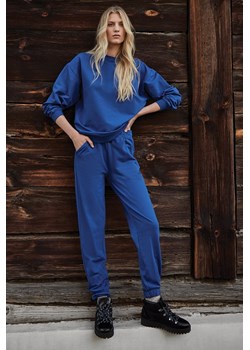 Kobaltowe spodnie dresowe z kolekcji Comfy Edition ze sklepu MONNARI w kategorii Spodnie damskie - zdjęcie 143817033