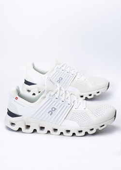Buty do biegania męskie białe On Running Cloudswift ze sklepu Sneaker Peeker w kategorii Buty sportowe męskie - zdjęcie 143828450