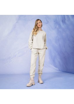 Damskie spodnie sztruksowe OUTHORN OTHAW22TTROF051 ze sklepu Sportstylestory.com w kategorii Spodnie damskie - zdjęcie 144151660