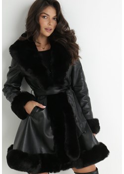 Czarny Płaszcz z Futerkiem i Wiązanym Paskiem Elisaveta ze sklepu Born2be Odzież w kategorii Płaszcze damskie - zdjęcie 144610264