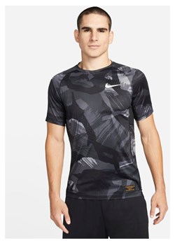 Męska dopasowana koszulka z krótkim rękawem i wzorem moro Nike Pro Dri-FIT - Czerń ze sklepu Nike poland w kategorii T-shirty męskie - zdjęcie 144646012