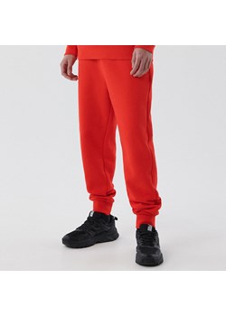 Cropp - Czerwone dresowe joggery - Czerwony ze sklepu Cropp w kategorii Spodnie męskie - zdjęcie 144836584