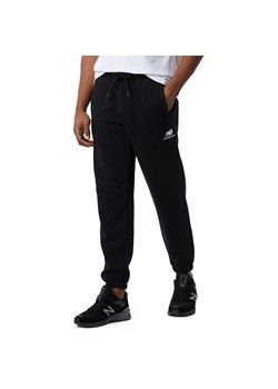 Spodnie dresowe New Balance MP23500BK - czarne ze sklepu streetstyle24.pl w kategorii Spodnie męskie - zdjęcie 145036782