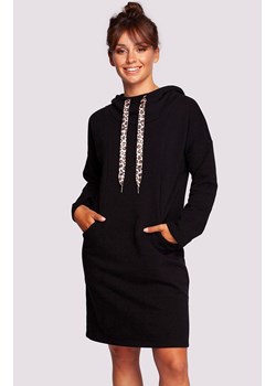 Sukienka dresowa z wysokim kołnierzem i kieszeniami w kolorze czarnym B238, Kolor czarny, Rozmiar L, BE ze sklepu Primodo w kategorii Sukienki - zdjęcie 145056500