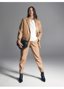 Reserved - Spodnie z imitacji skóry - Beżowy ze sklepu Reserved w kategorii Spodnie damskie - zdjęcie 145191873
