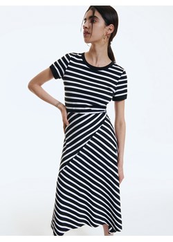 Reserved - Sukienka z asymetrycznym dołem - Czarny ze sklepu Reserved w kategorii Sukienki - zdjęcie 145392753