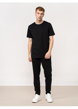 Spodnie dresowe męskie - czarne ze sklepu OUTHORN w kategorii Spodnie męskie - zdjęcie 145458051
