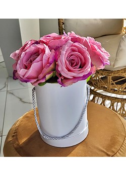 Różowe róże w białym boxie  /KOMP15 S340/ ze sklepu Pantofelek24.pl w kategorii Dekoracje - zdjęcie 145744834