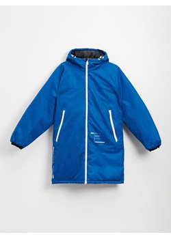 Sportowy płaszcz z kapturem i kontrastowymi detalami niebieski - Niebieski ze sklepu House w kategorii Kurtki męskie - zdjęcie 145898403