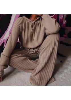 Luźna prążkowana piżama damska - Brązowy / S ze sklepu Valetta.pl w kategorii Piżamy damskie - zdjęcie 146019694