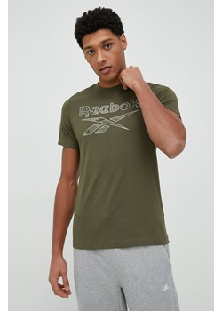 Reebok t-shirt bawełniany kolor zielony z nadrukiem ze sklepu ANSWEAR.com w kategorii T-shirty męskie - zdjęcie 146397240