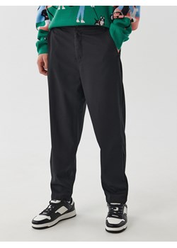 Cropp - Czarne joggery - czarny ze sklepu Cropp w kategorii Spodnie męskie - zdjęcie 146549172