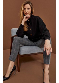 Bluza ze swetrowym tłoczeniem i guzikami w kolorze czarnym 3917, Kolor czarny, Rozmiar L, Moodo ze sklepu Primodo w kategorii Bluzy damskie - zdjęcie 146602821