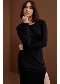 Prążkowana sukienka z ozdobnym guzikami w kolorze czarnym 3927, Kolor czarny, Rozmiar XS, Moodo ze sklepu Primodo w kategorii Sukienki - zdjęcie 146602931