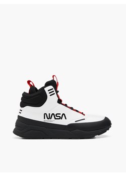 Cropp - Sportowe sneakersy NASA - biały ze sklepu Cropp w kategorii Buty sportowe męskie - zdjęcie 146648043