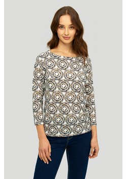 Jasny sweter z abstrakcyjnym nadrukiem ze sklepu Greenpoint.pl w kategorii Swetry damskie - zdjęcie 146812723