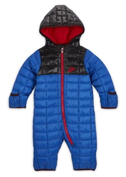 Kombinezon zimowy w kontrastowych kolorach dla niemowląt (3–6 M) Nike - Niebieski ze sklepu Nike poland w kategorii Odzież dla niemowląt - zdjęcie 146819461