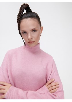 Cropp - Różowy sweter oversize - różowy ze sklepu Cropp w kategorii Swetry damskie - zdjęcie 146829493