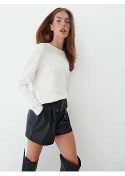 Mohito - Biały sweter z ozdobą 3D - Kremowy ze sklepu Mohito w kategorii Swetry damskie - zdjęcie 147163051