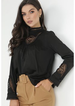 Czarna Bluzka z Ażurowymi Zdobieniami Bangi ze sklepu Born2be Odzież w kategorii Bluzki damskie - zdjęcie 147167420