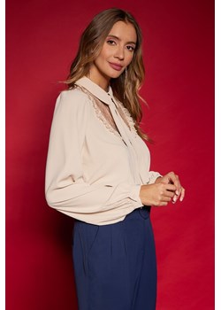 Elegancka bluzka z koronkowym dekoltem ze sklepu MONNARI w kategorii Bluzki damskie - zdjęcie 147325211