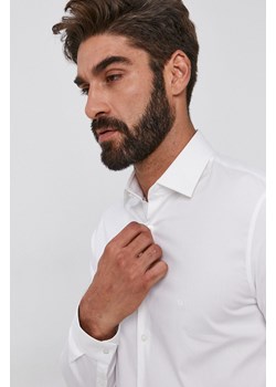 Calvin Klein koszula męska kolor biały slim z kołnierzykiem klasycznym ze sklepu ANSWEAR.com w kategorii Koszule męskie - zdjęcie 147578730