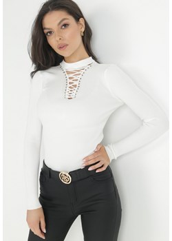 Biały Sweter z Gorsetowym Wiązaniem na Dekolcie Teollie ze sklepu Born2be Odzież w kategorii Swetry damskie - zdjęcie 147735362
