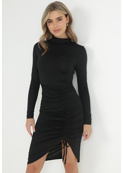 Czarna Dopasowana Sukienka z Drapowanym Dołem Beso ze sklepu Born2be Odzież w kategorii Sukienki - zdjęcie 147994944