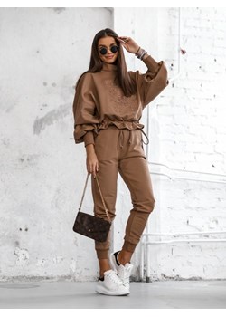 Spodnie Shila Karmelowe ze sklepu Lisa Mayo w kategorii Spodnie damskie - zdjęcie 147997704