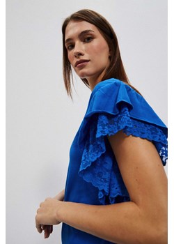 Bluzka z falbaną na ramionach niebieska ze sklepu Moodo.pl w kategorii Bluzki damskie - zdjęcie 148103121