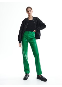 Reserved - Spodnie z imitacji skóry - Zielony ze sklepu Reserved w kategorii Spodnie damskie - zdjęcie 148133174