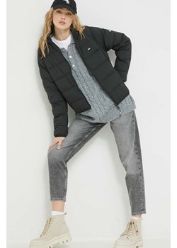 Tommy Jeans kurtka puchowa damska kolor czarny przejściowa ze sklepu ANSWEAR.com w kategorii Kurtki damskie - zdjęcie 148136573