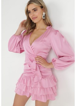 Różowa Kopertowa Sukienka Mini z Falbankami Oledo ze sklepu Born2be Odzież w kategorii Sukienki - zdjęcie 148313272