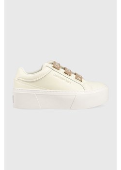 Calvin Klein Jeans sneakersy YW0YW00868 FLATFORM+ LOW BRANDED LACES kolor beżowy ze sklepu ANSWEAR.com w kategorii Trampki damskie - zdjęcie 148347513