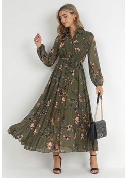 Ciemnozielona Sukienka Plisowana w Kwiaty Curlina ze sklepu Born2be Odzież w kategorii Sukienki - zdjęcie 148347914